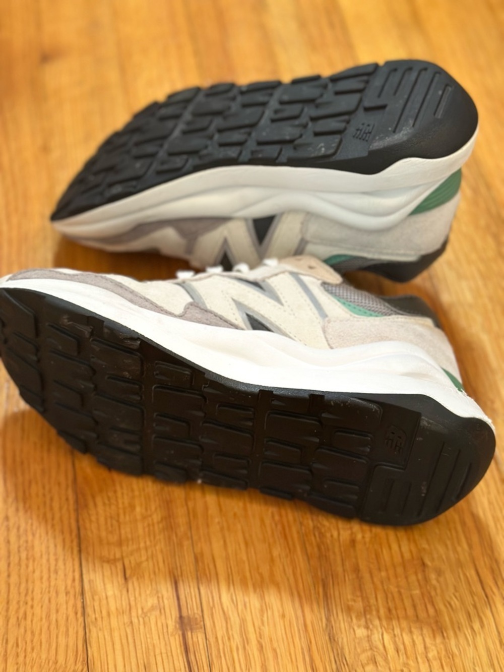 New Balance57/40 x Figs 'Eucalyptus Grey Men’s Size 5 - Picture 14 of 15